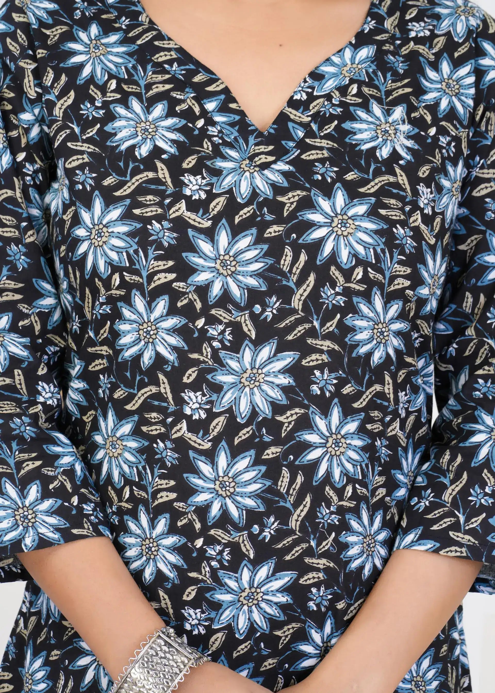 Black Floral V-Neck Straight Kurta with 3/4th Sleeves | Soft Cotton Casual Wear – Lamenda