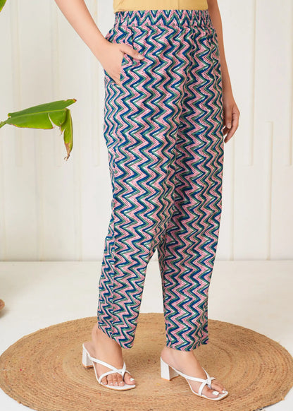 Multicolor Zigzag Print Straight Cotton Pants with Pockets | Everyday Comfort Bottomwear – Lamenda